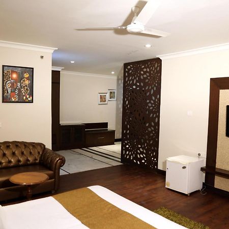 Hotel Imperial Executive Ludhiana Buitenkant foto