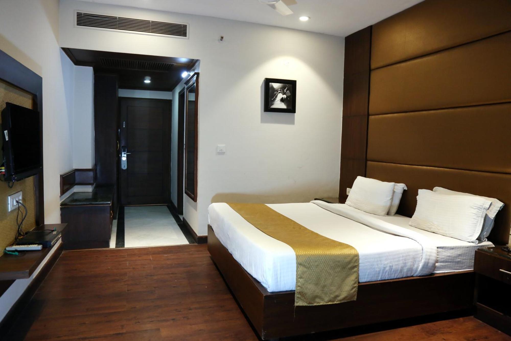 Hotel Imperial Executive Ludhiana Buitenkant foto