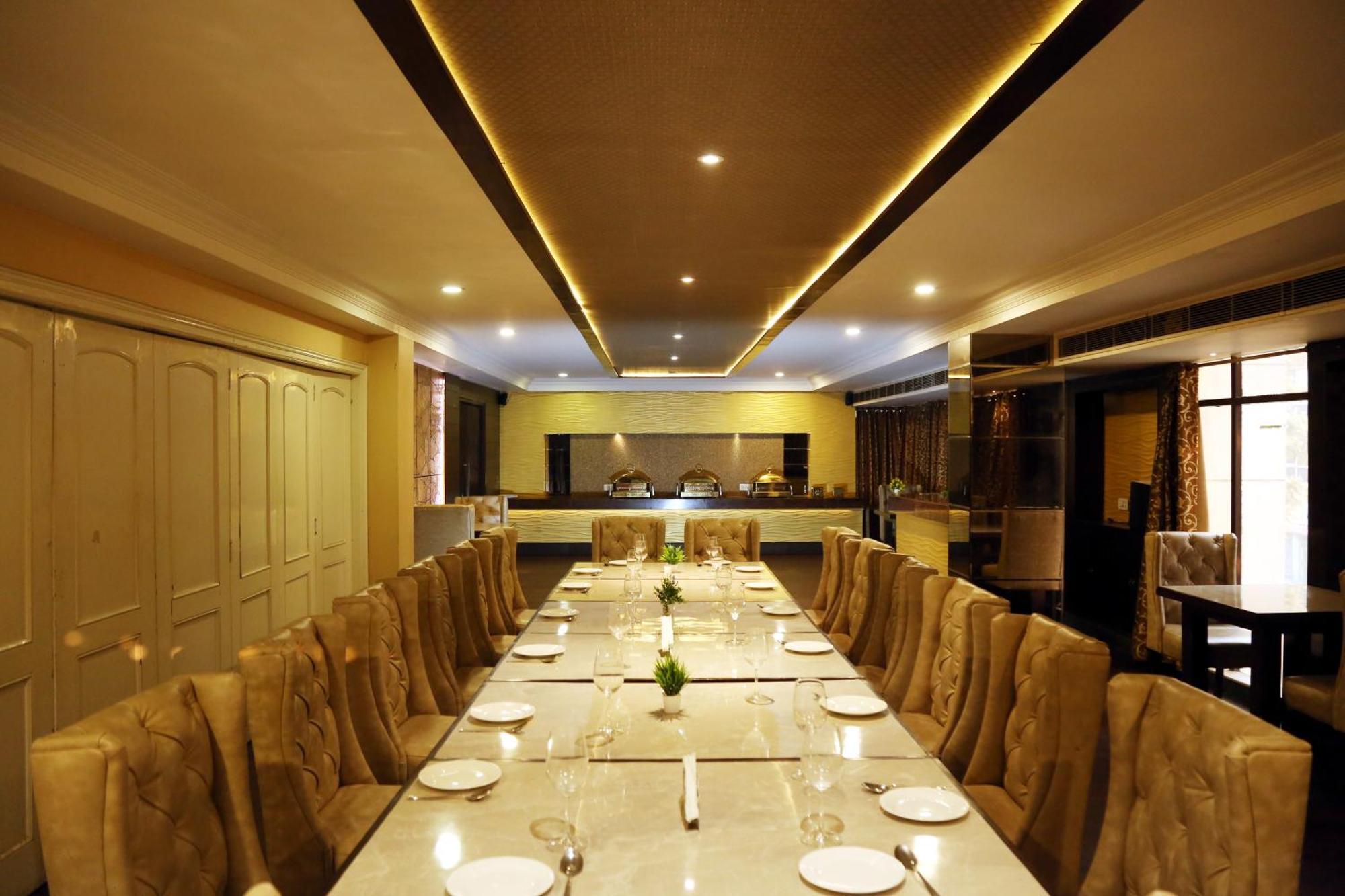 Hotel Imperial Executive Ludhiana Buitenkant foto
