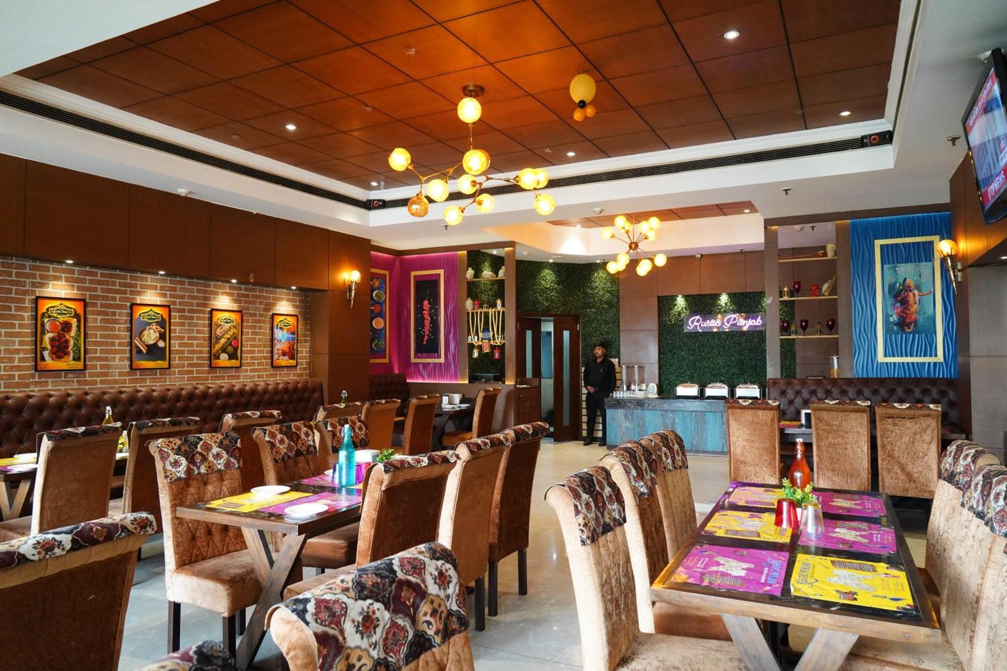 Hotel Imperial Executive Ludhiana Buitenkant foto