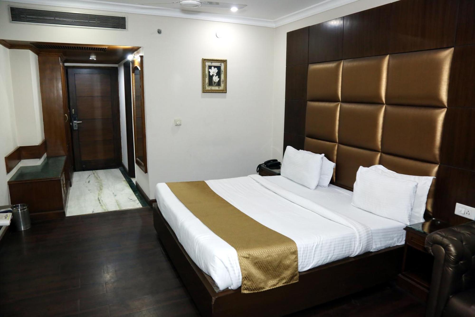 Hotel Imperial Executive Ludhiana Buitenkant foto