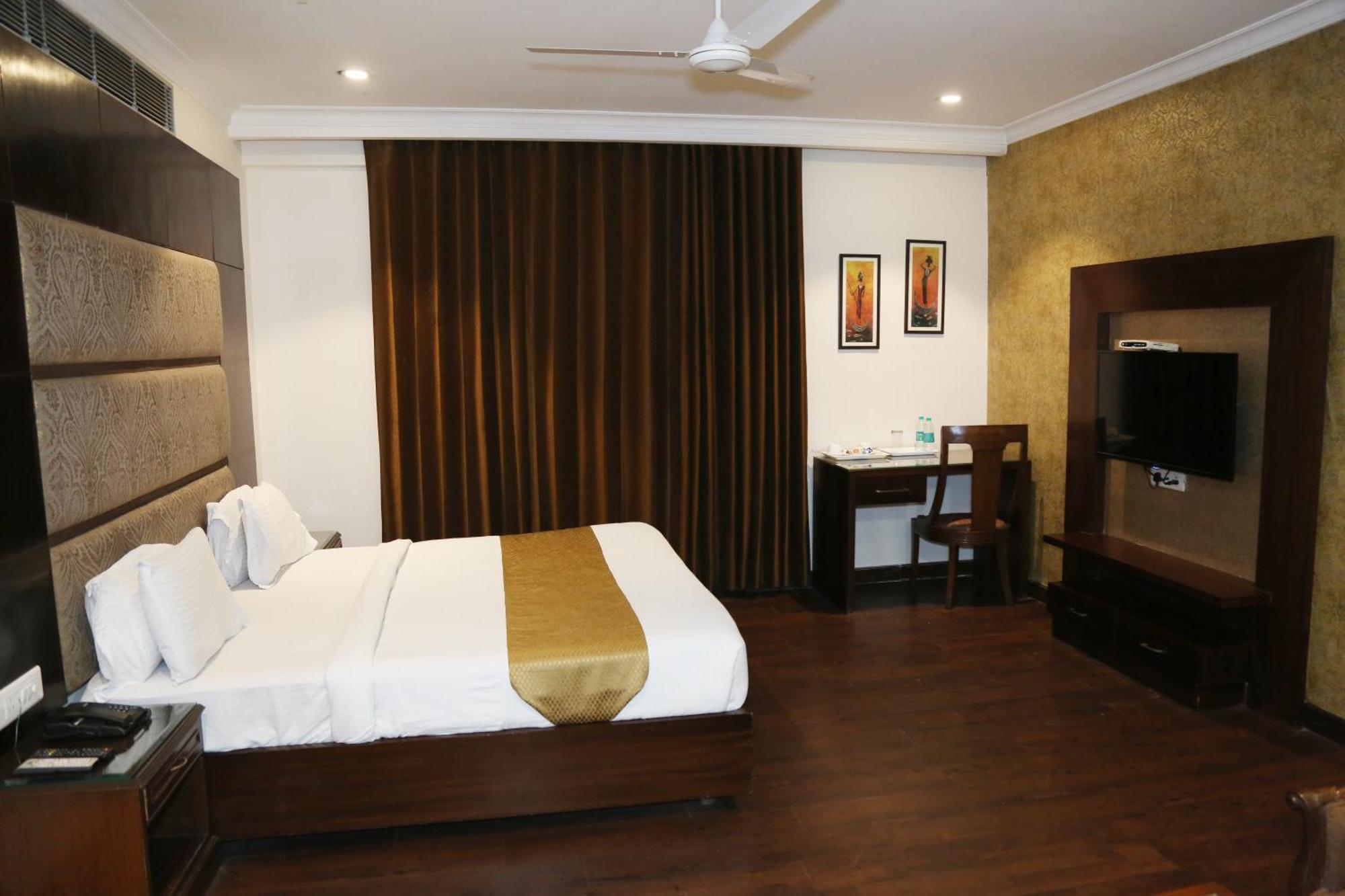 Hotel Imperial Executive Ludhiana Buitenkant foto