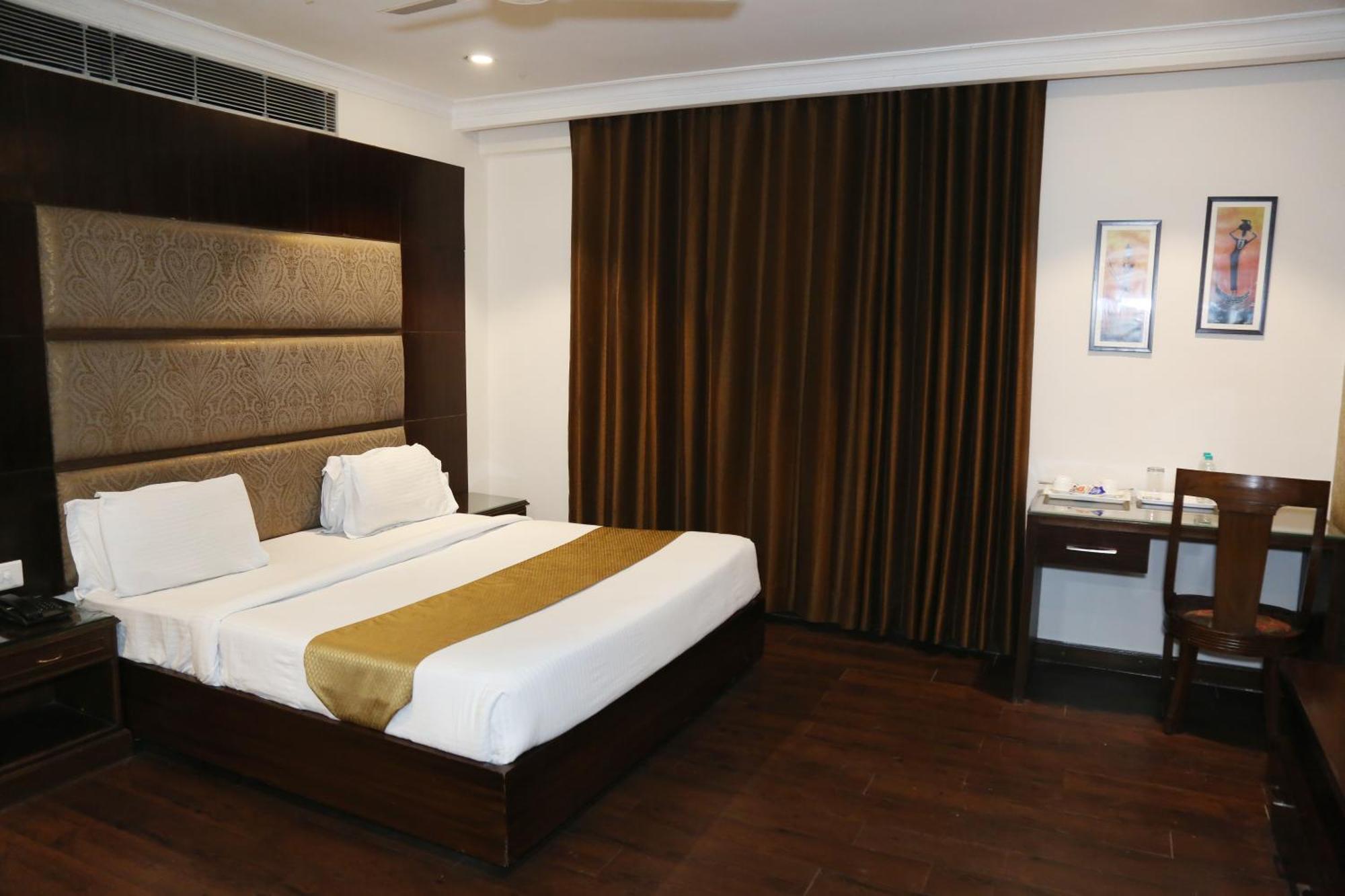 Hotel Imperial Executive Ludhiana Buitenkant foto