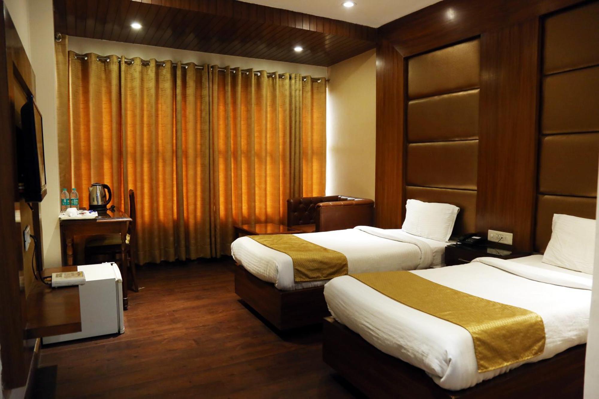 Hotel Imperial Executive Ludhiana Buitenkant foto