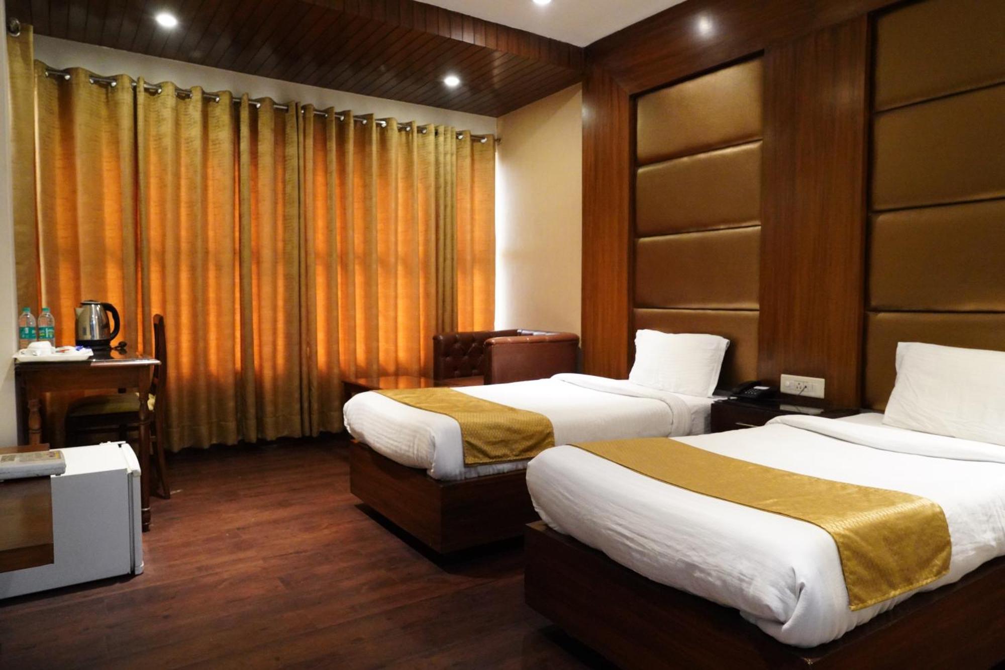 Hotel Imperial Executive Ludhiana Buitenkant foto