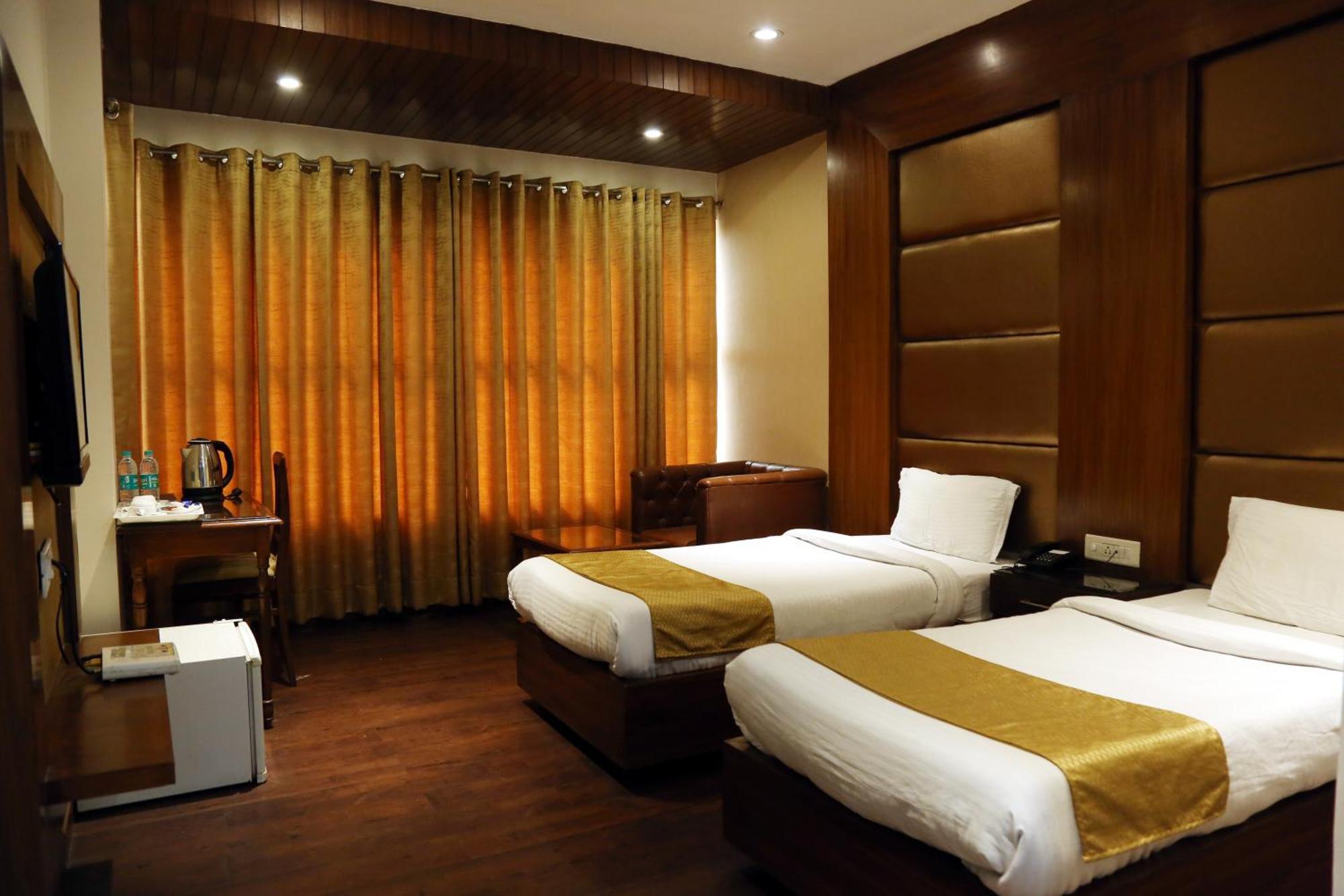 Hotel Imperial Executive Ludhiana Buitenkant foto