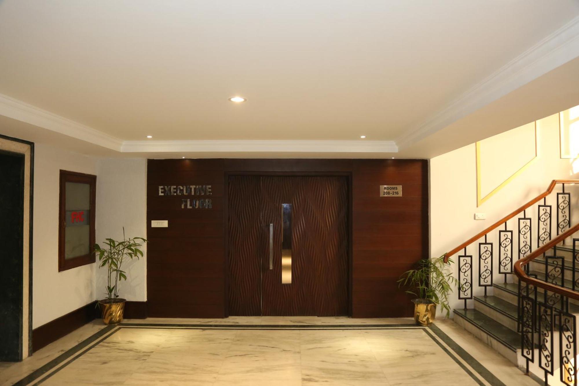 Hotel Imperial Executive Ludhiana Buitenkant foto