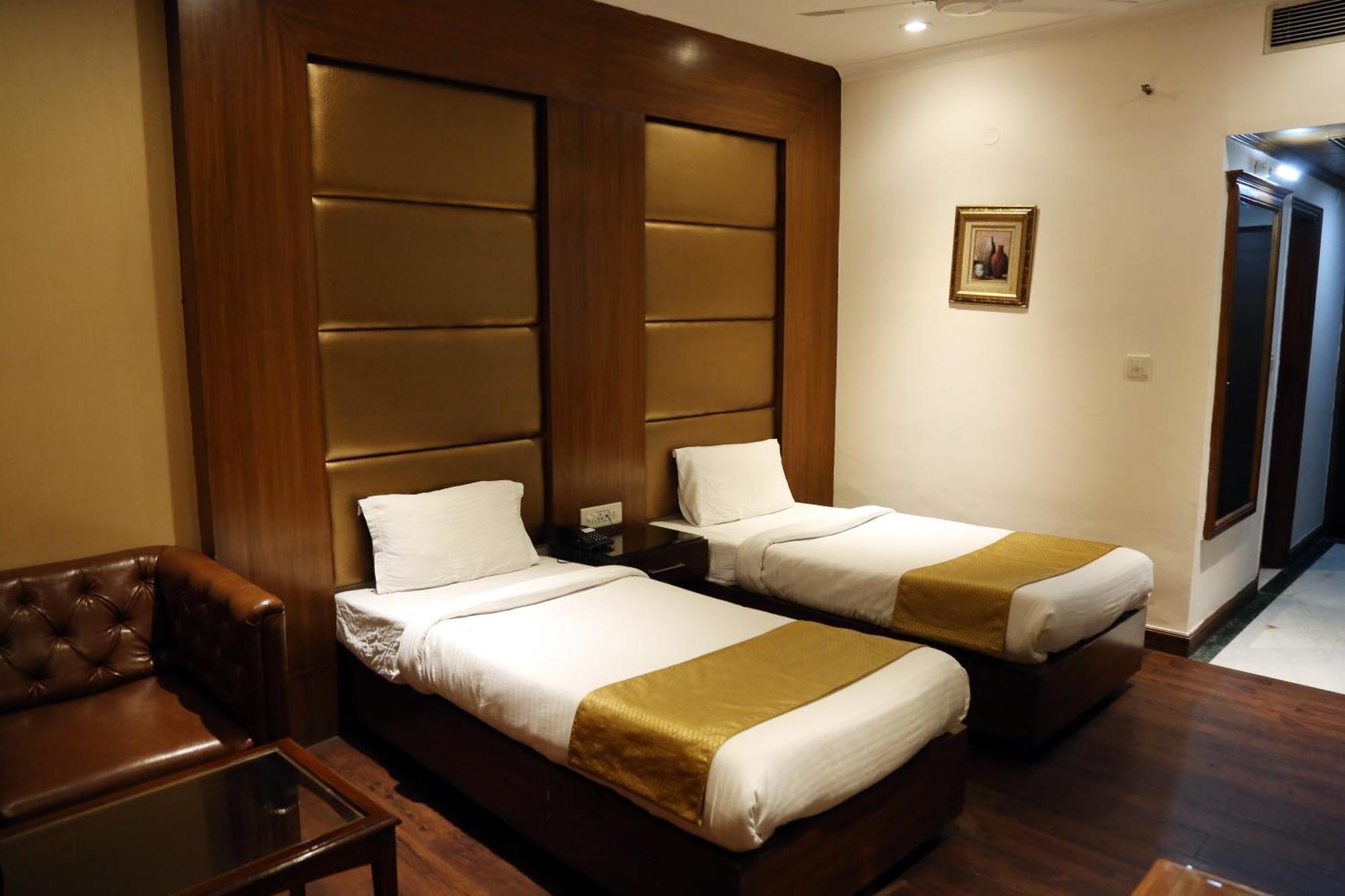 Hotel Imperial Executive Ludhiana Buitenkant foto