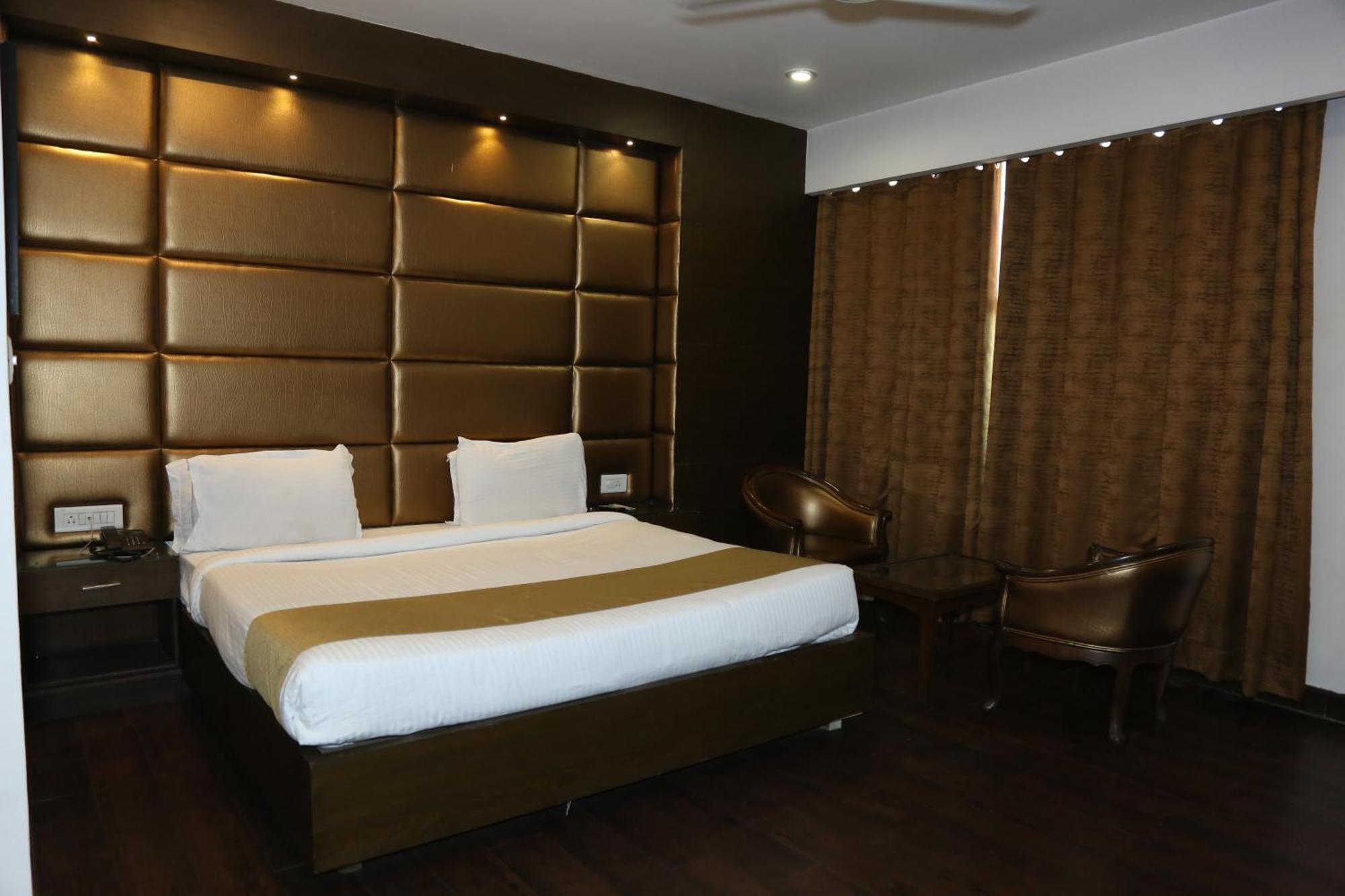 Hotel Imperial Executive Ludhiana Buitenkant foto
