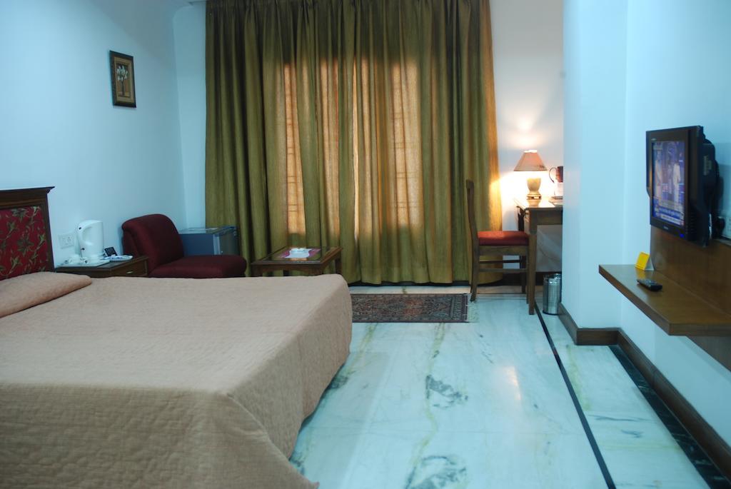 Hotel Imperial Executive Ludhiana Buitenkant foto